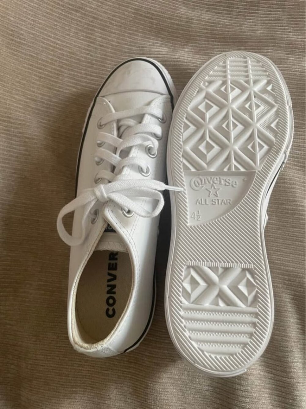 Platform Low-Top Converse in White Leather - Picture 2 of 3